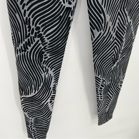 Lorna Jane Reflective Active Leggings Size Small - Picture 7 of 15